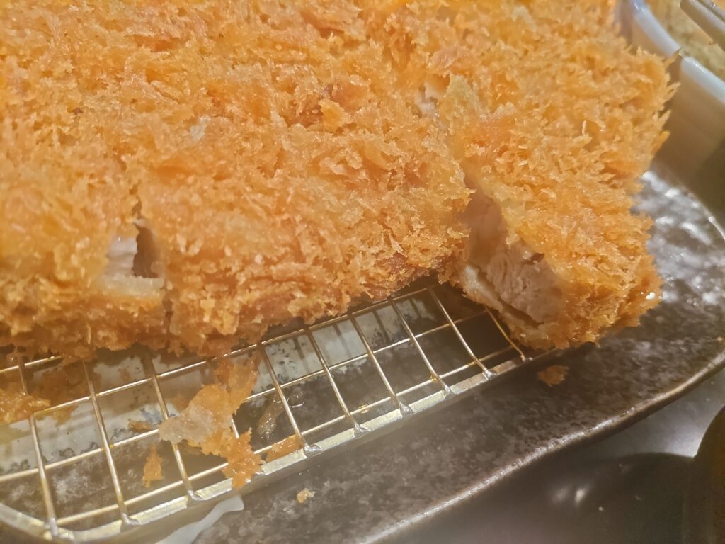 とんかつ地蔵さんのリブロースかつのアップ
