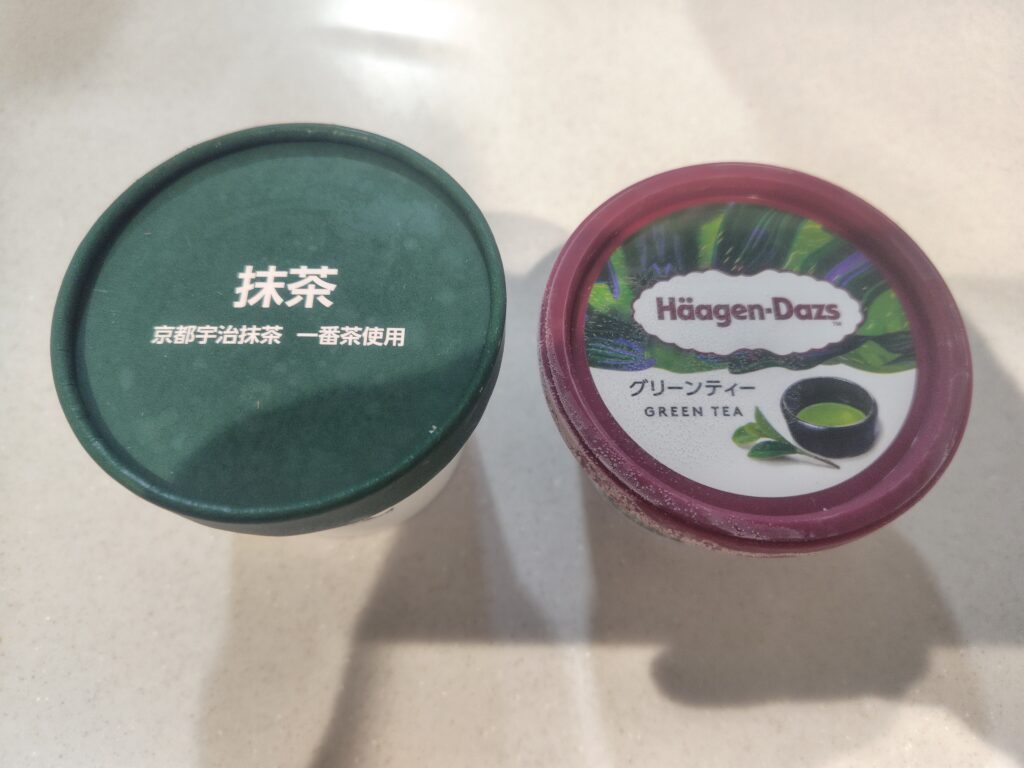 OKストアの抹茶とハーゲンダッツのグリーンティーのパッケージ