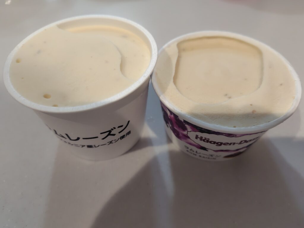 OKストアのラムレーズンとハーゲンダッツのラムレーズンの中身