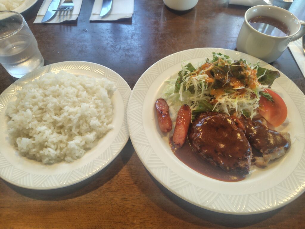 レストラン モン・クレールさんの日替わりランチ1,100円。これにコーヒーまたは紅茶も付いてくるのでお得！